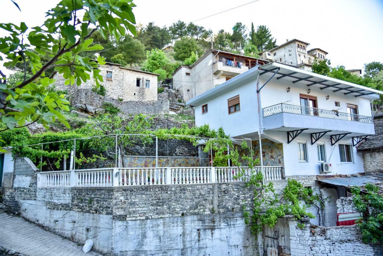 Grandma'S Home Gjirokastër Exteriör bild